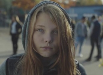 una de las imágenes del vídeo, el rostro de una joven adolescente