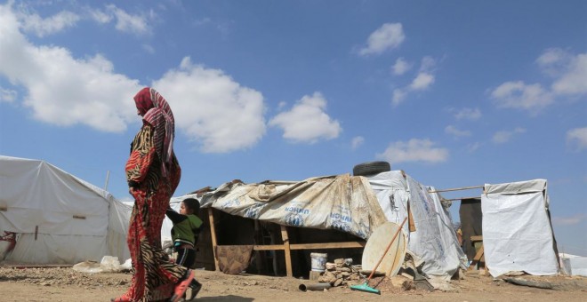 una mujer en un campamento de UNICEF