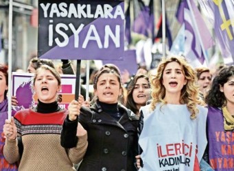 Un grupo de mujeres turcas en una manifestación