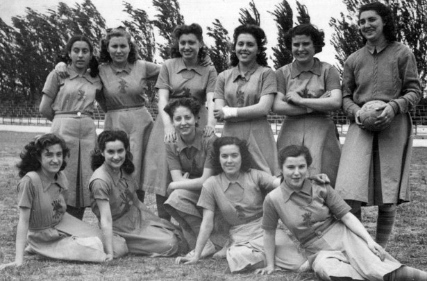 foto antigua de in equipo femenino de fútbol