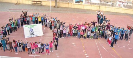 Imagen de un grupo de niños en un patio