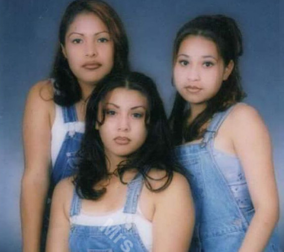 Imagen de tres jóvenes chicanas