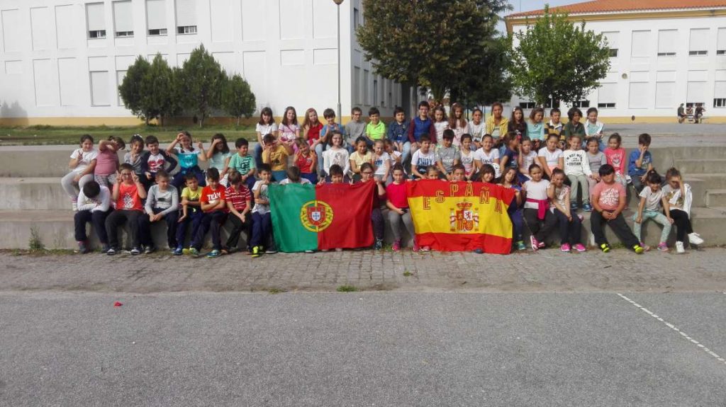 Grupo de jóvenes participantes