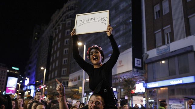 Una mujer en una manifestación 