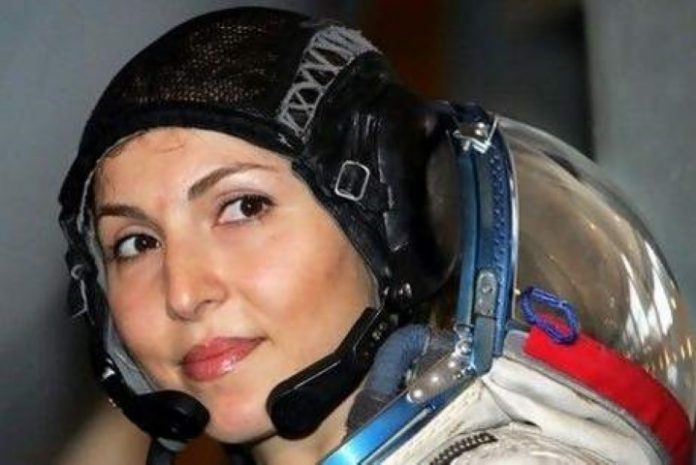Imagen de la astronauta pakistaní Namira Samil