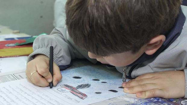 imagen de un niño en clase