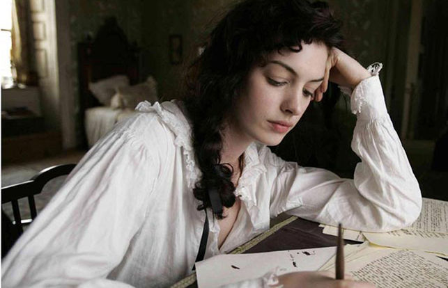 la actriz Anne Hathaway interpretando a Jane Austen