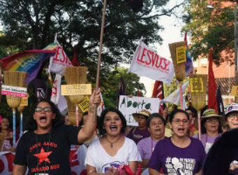 Imágenes de una manifestación por la igualdad en Asunción