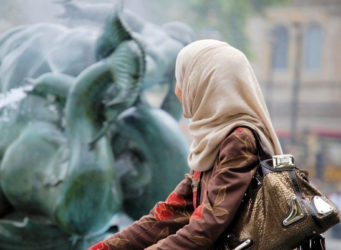 imagen de perfil de una joven con hijab