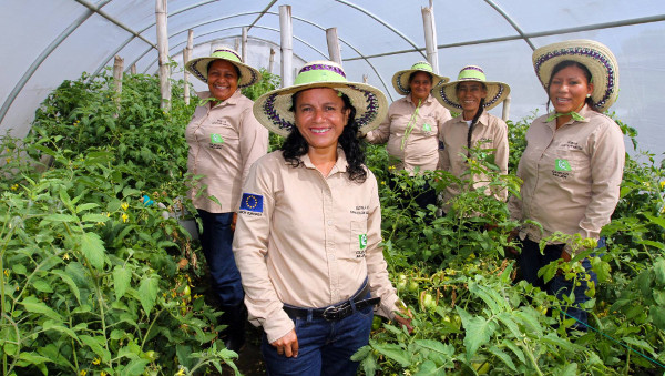Un grupo de mujeres trabajadoras de El Salvador