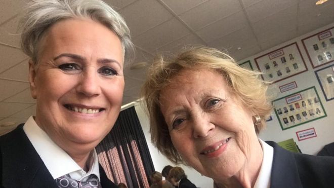 Imagen de Hanna Björg Vilhjálmsdóttir y la expresidenta de Islandia