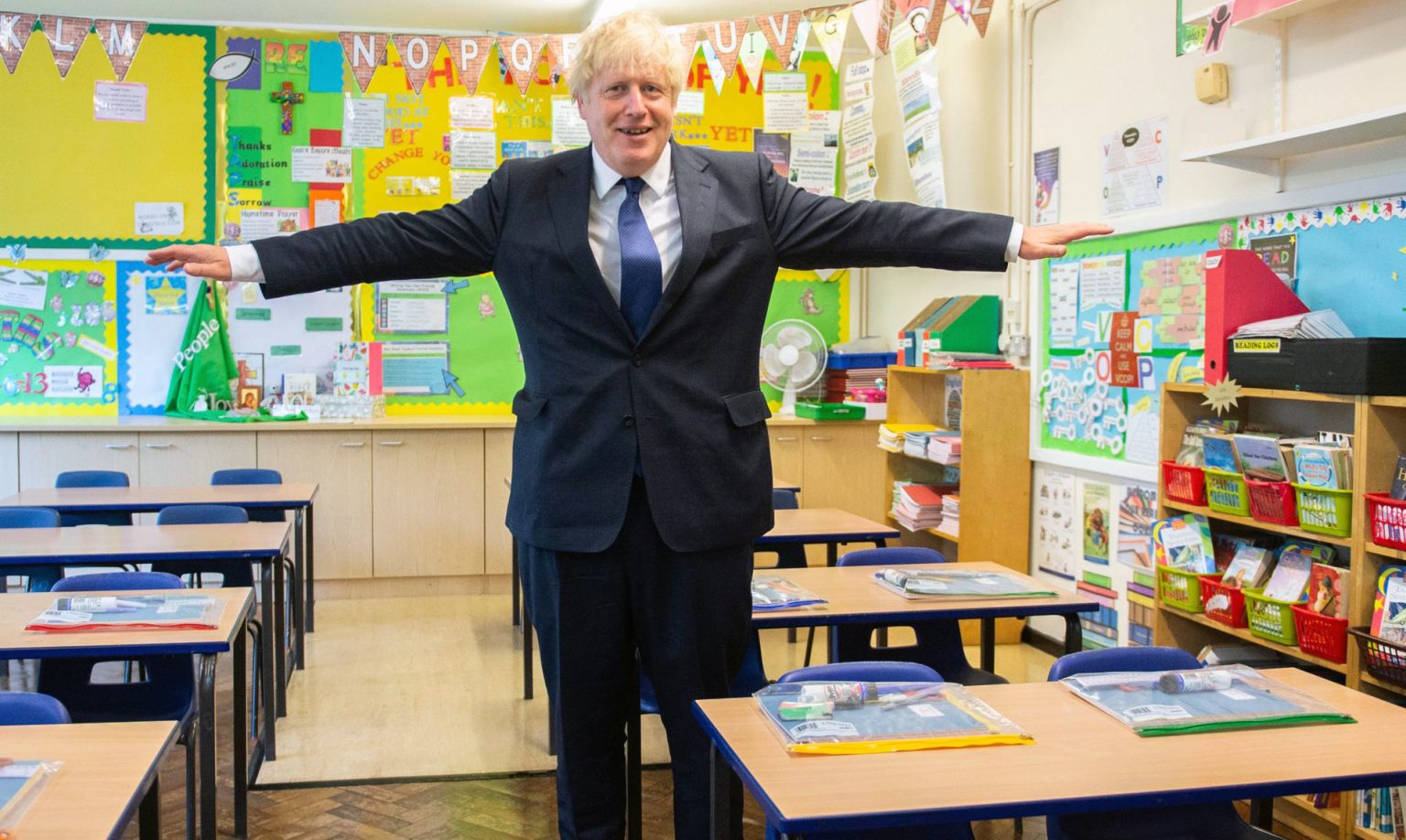 Imagen de Boris Johnson en una clase