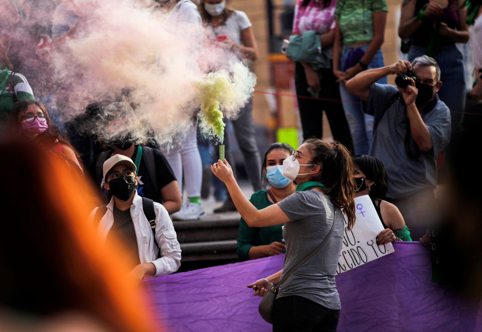 imagen de una celebración  de la despenalización del aborto en México