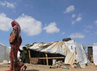 una mujer en un campamento de UNICEF