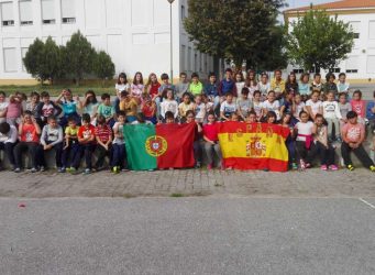 Grupo de jóvenes participantes