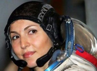 Imagen de la astronauta pakistaní Namira Samil