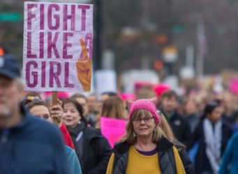 Imagen de una manifestación con el cartel Fight like girl