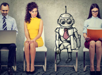imagen de tres trabajadores y un dibujo de un robot