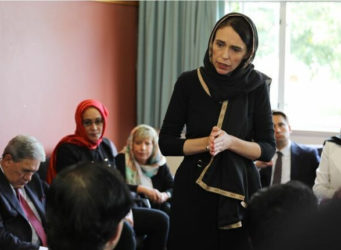La presidenta Jacinda Ardern en un encuentro comunidad musulmana de Christchurch