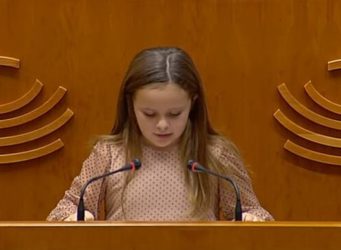 imagen de Elsa en la Asamblea de Extremadura